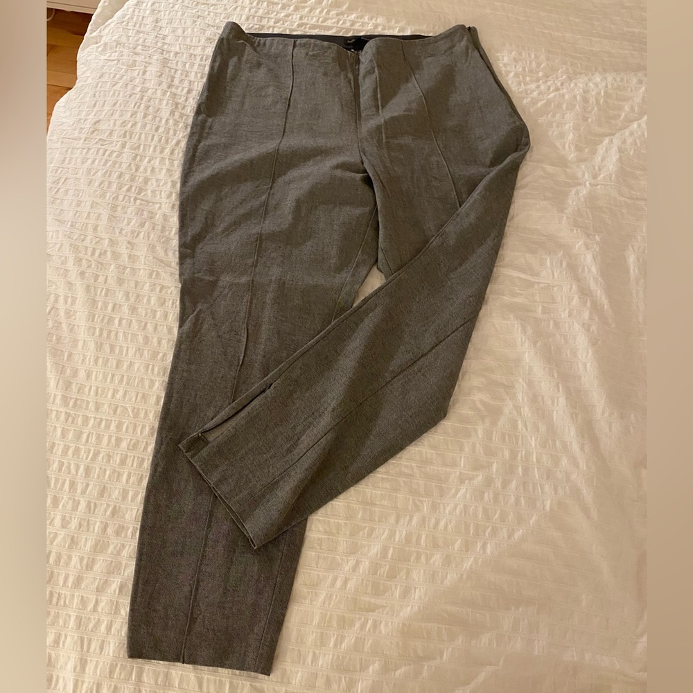 Banana Republic light grey zipper trouser. Size 18. NWOT.